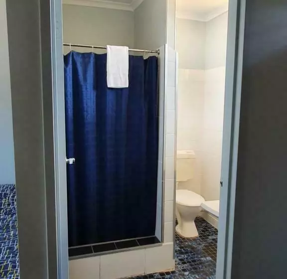 Standard Neljän Hengen Huone, Kooyong