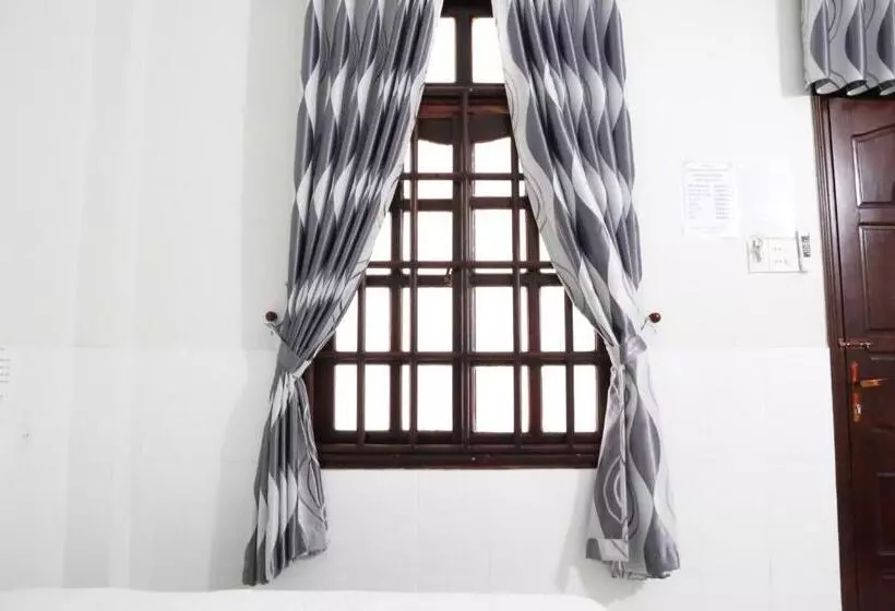اتاق ساده سه‌ نفره, Minh Hung