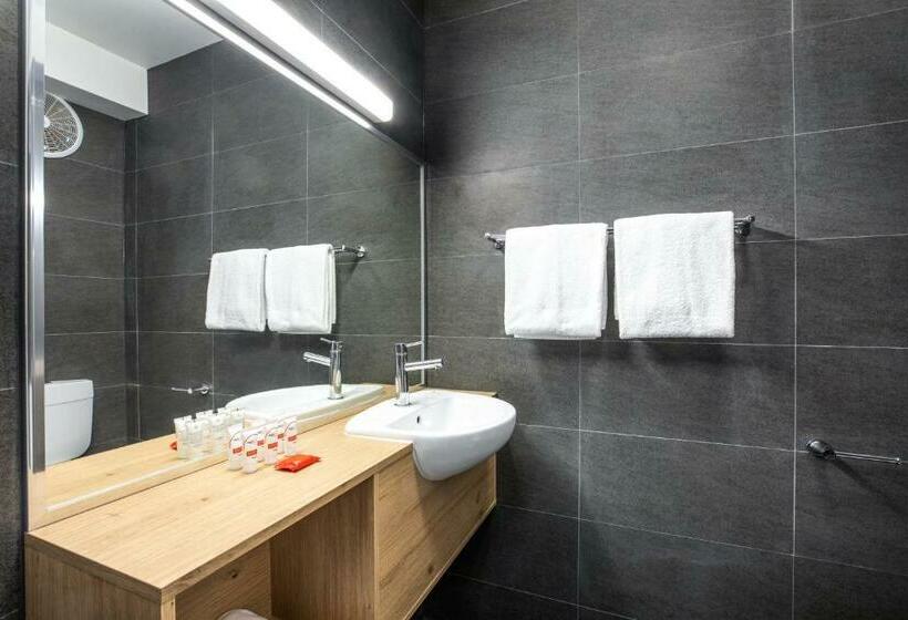 חדר סטודיו סטנדרד, Nightcap At Matthew Flinders