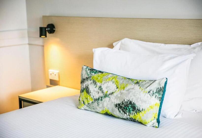 דירת חדר, Nightcap At Matthew Flinders