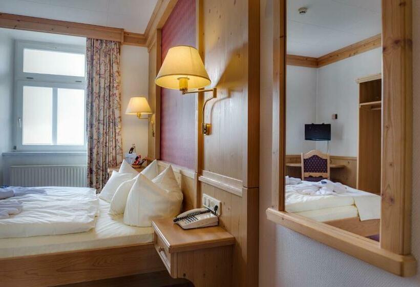 غرفة كومفورت, Schloss Nebra