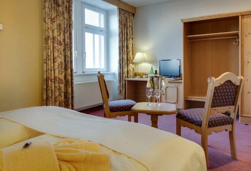 غرفة كومفورت, Schloss Nebra