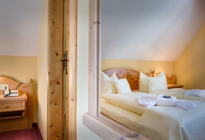 غرفة كومفورت, Schloss Nebra