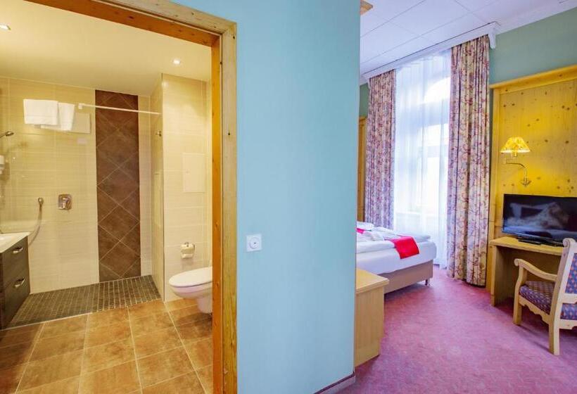 جناح جونيور, Schloss Nebra