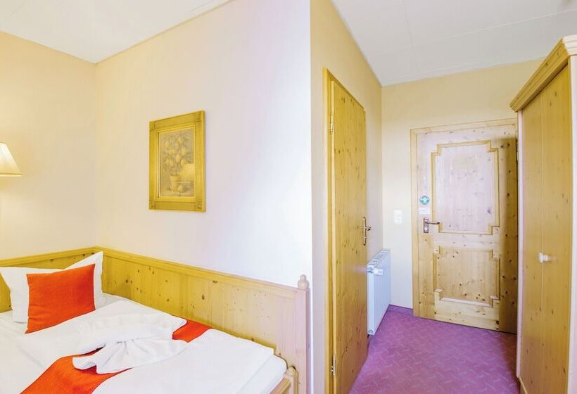 غرفة قياسية فردية, Schloss Nebra