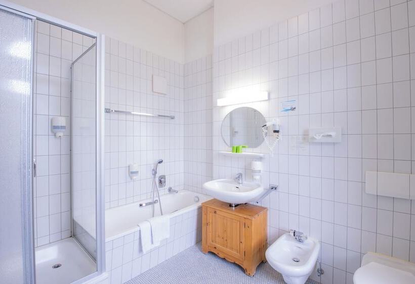 غرفة كومفورت, Schloss Nebra