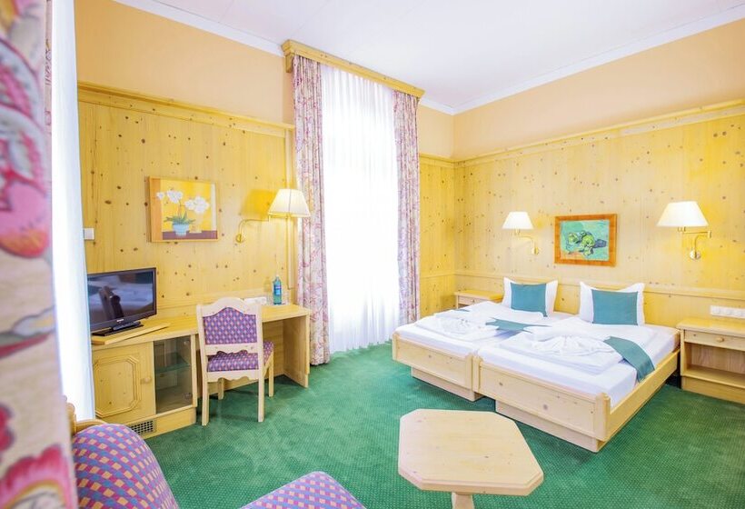 غرفة كومفورت, Schloss Nebra