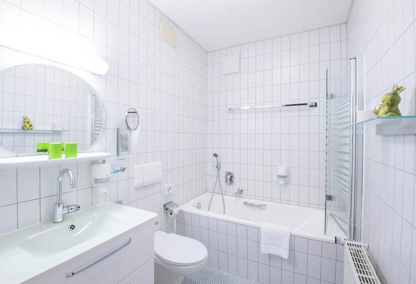 جناح جونيور, Schloss Nebra