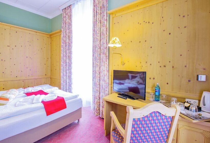 جناح جونيور, Schloss Nebra