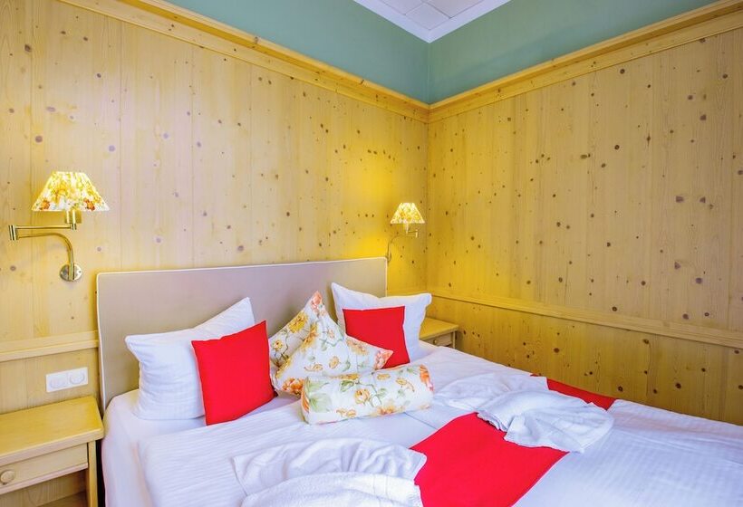 جناح جونيور, Schloss Nebra