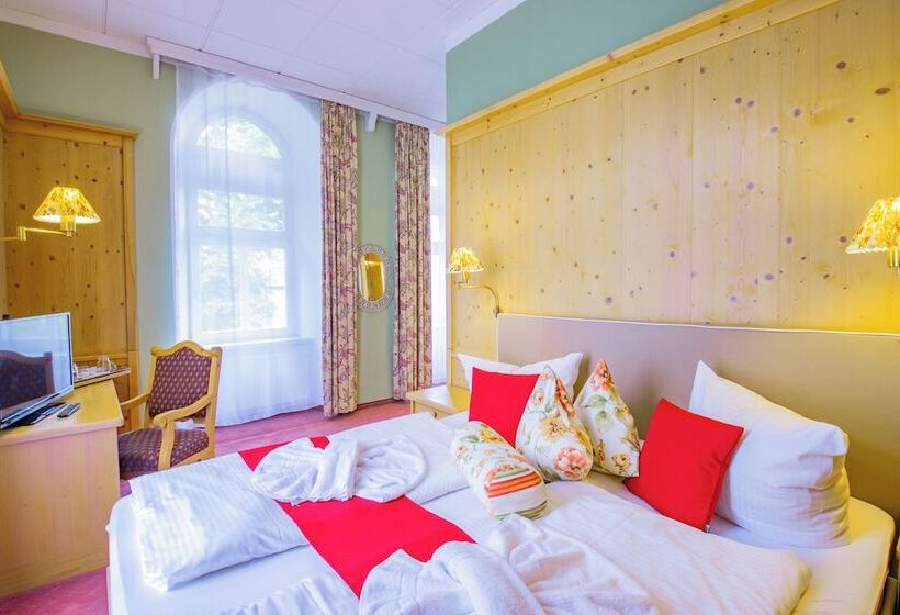 جناح جونيور, Schloss Nebra