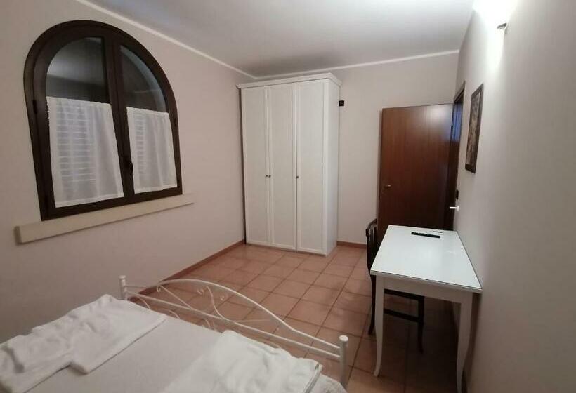 شقة غرفة واحدة, Tenuta Pigliano