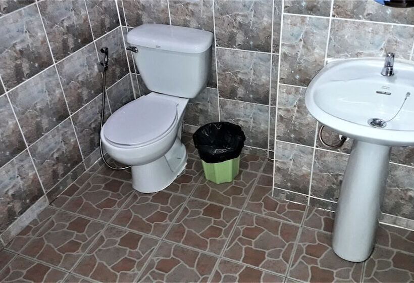 Deluxe Rum, The Guest House   Sha