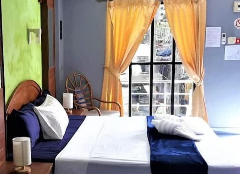 Deluxe Rum, The Guest House   Sha