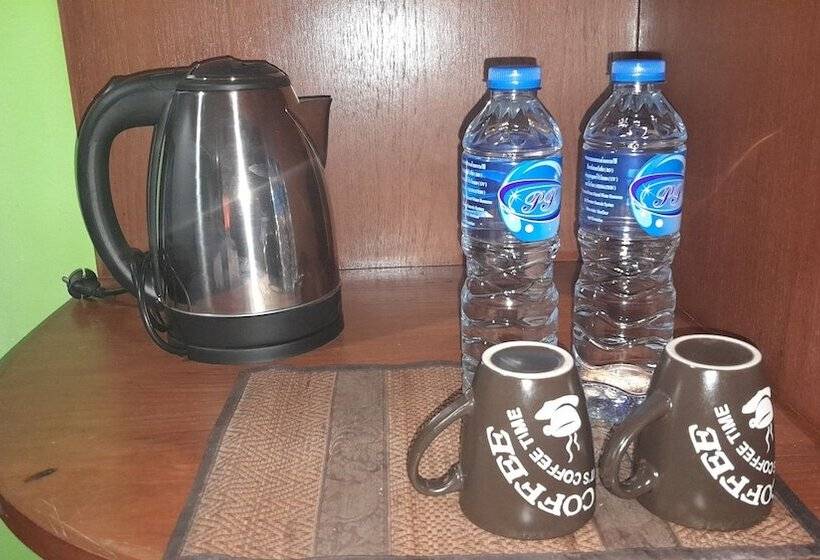 Deluxe Rum, The Guest House   Sha