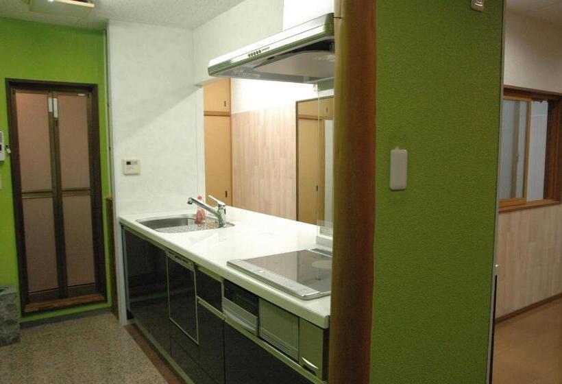 غرفة عائلية حمام مشترك, Kamikatsura House