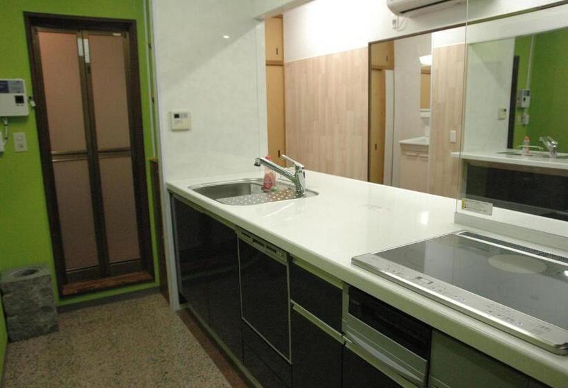 غرفة عائلية حمام مشترك, Kamikatsura House