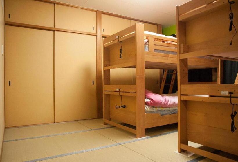 غرفة عائلية حمام مشترك, Kamikatsura House