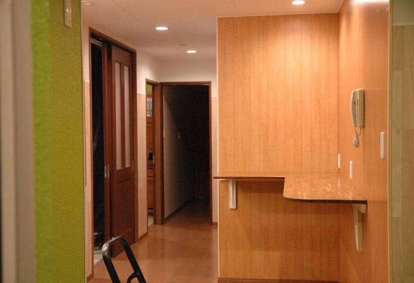 غرفة عائلية حمام مشترك, Kamikatsura House