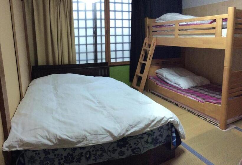 غرفة عائلية حمام مشترك, Kamikatsura House