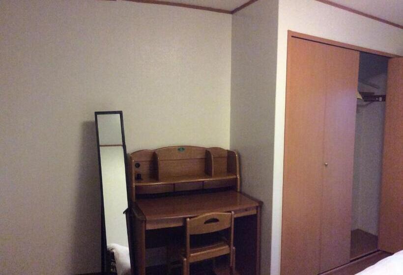 غرفة قياسية حمام مشترك, Kamikatsura House