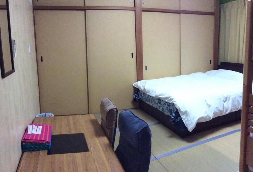 غرفة عائلية حمام مشترك, Kamikatsura House