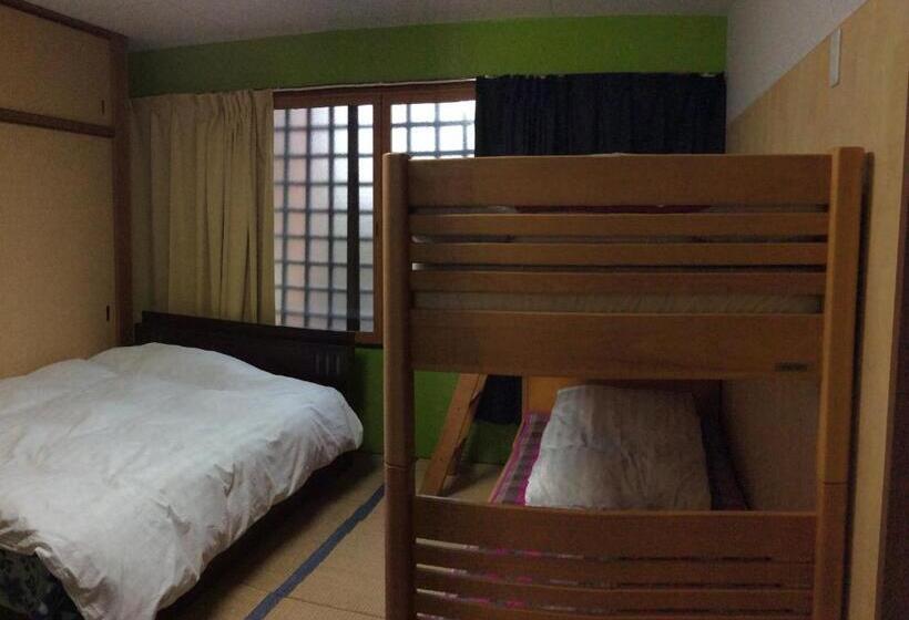 غرفة عائلية حمام مشترك, Kamikatsura House