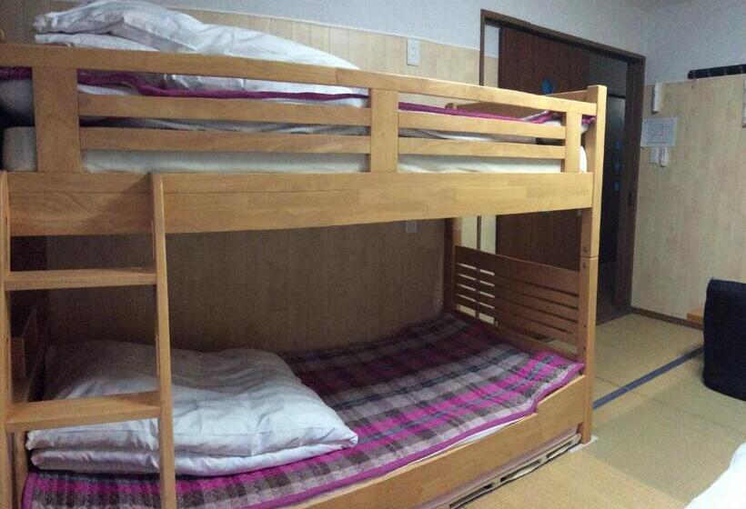 غرفة عائلية حمام مشترك, Kamikatsura House