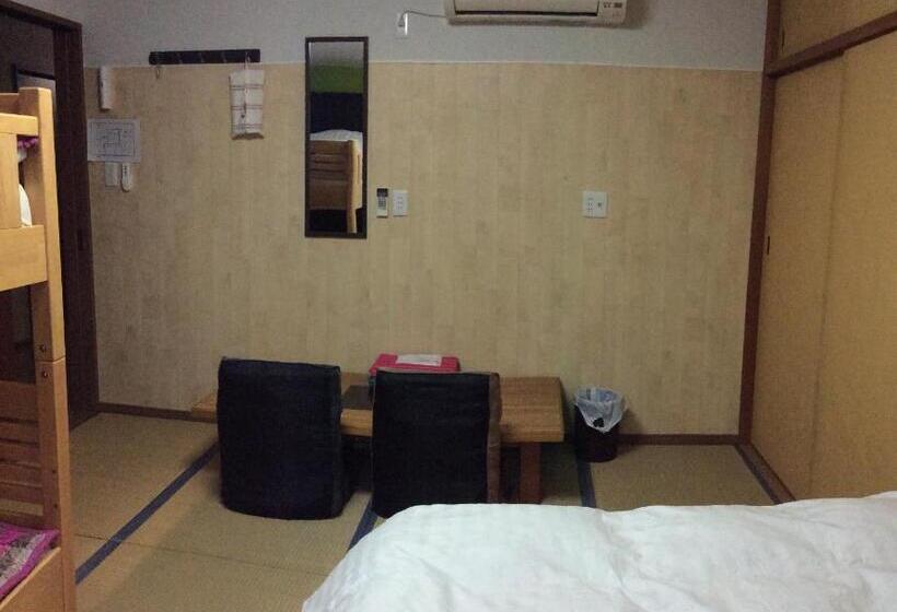 غرفة عائلية حمام مشترك, Kamikatsura House