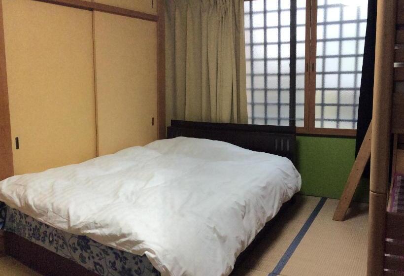 غرفة عائلية حمام مشترك, Kamikatsura House