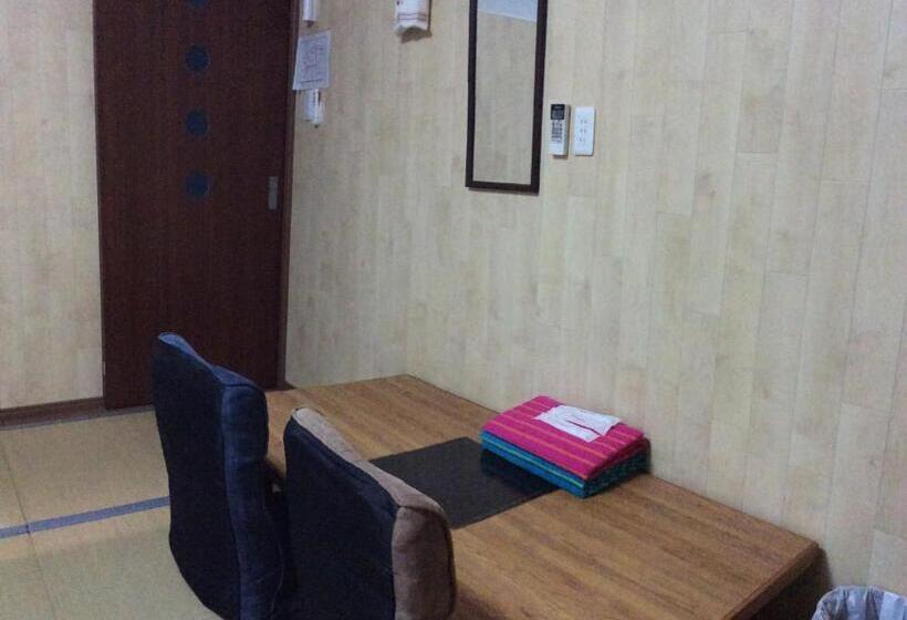 غرفة عائلية حمام مشترك, Kamikatsura House