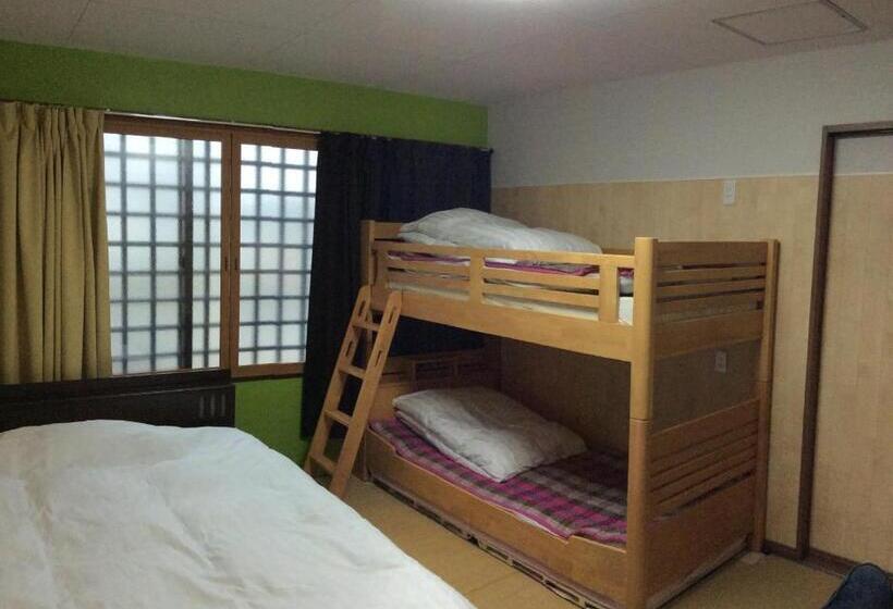 غرفة عائلية حمام مشترك, Kamikatsura House