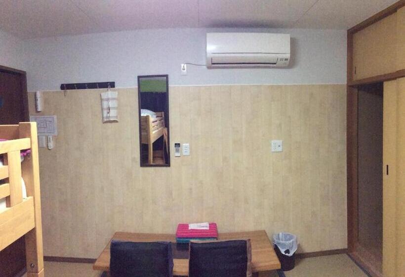 غرفة عائلية حمام مشترك, Kamikatsura House