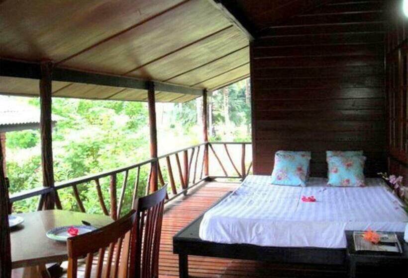 Семейное Бунгало, Bangpo Village