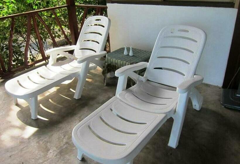 Семейное Бунгало, Bangpo Village