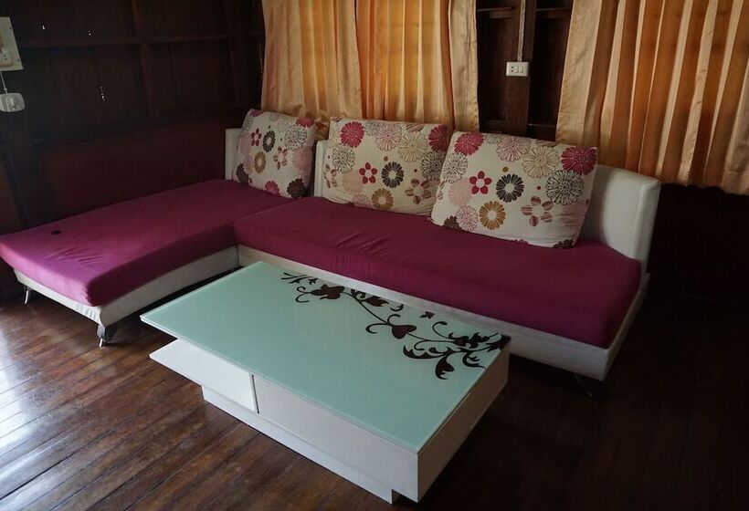 Семейное Бунгало, Bangpo Village