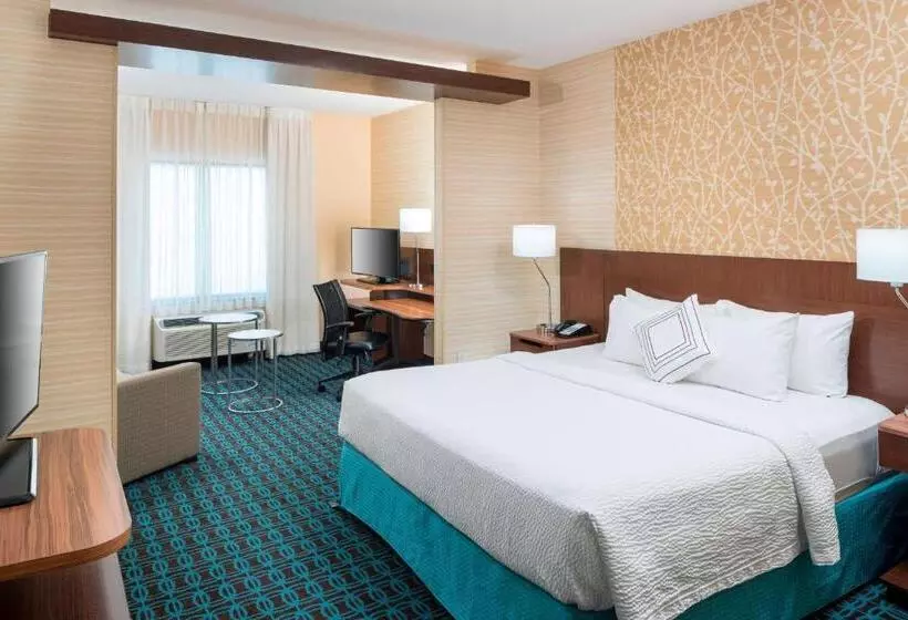 キングサイズベッドのスイートルーム, Fairfield Inn & Suites By Marriott Houston Pasadena