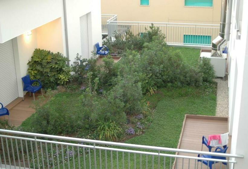 Camera Superiore Vista Giardino, Miramare