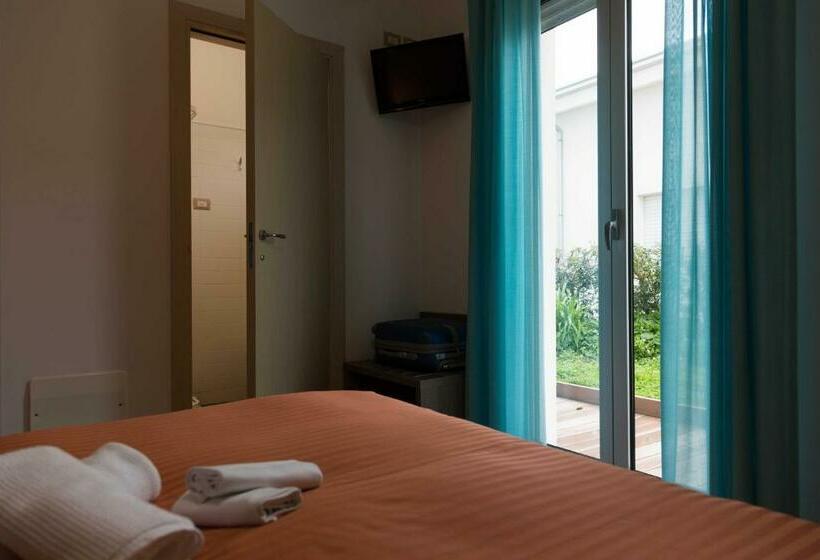 Camera Superiore Vista Giardino, Miramare