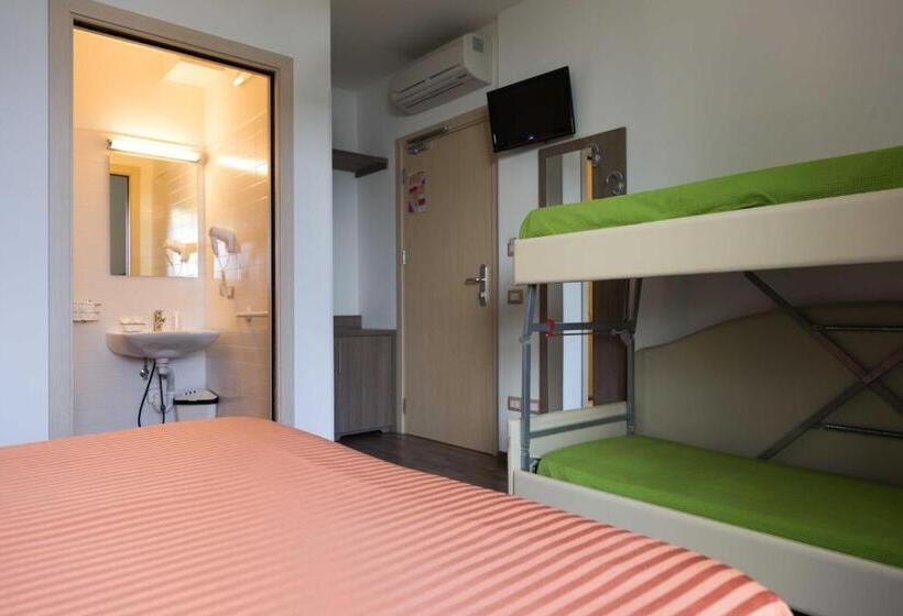 Camera Quadrupla Superiore, Miramare