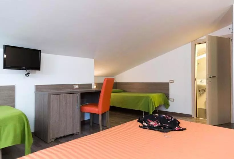 Economy Quadruple Room, Miramare