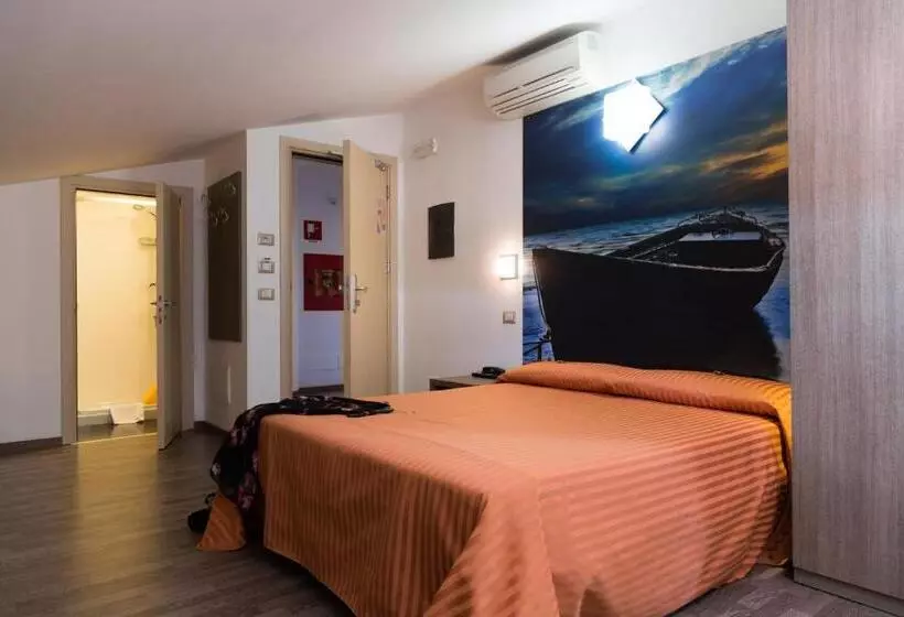 Economy Quadruple Room, Miramare