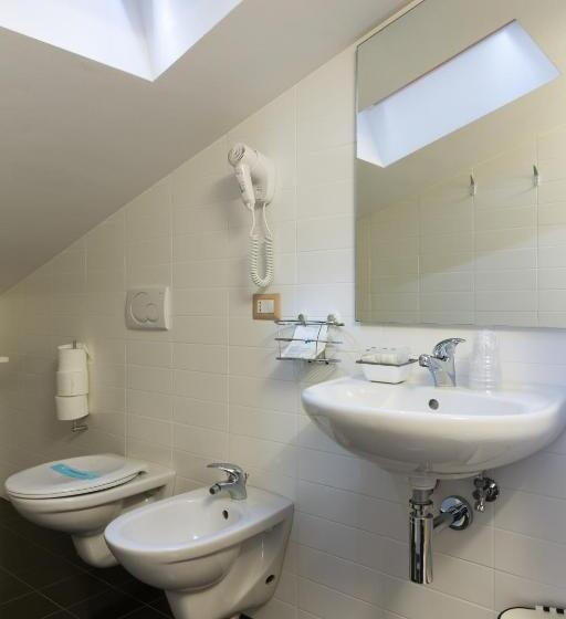 Economy Quadruple Room, Miramare