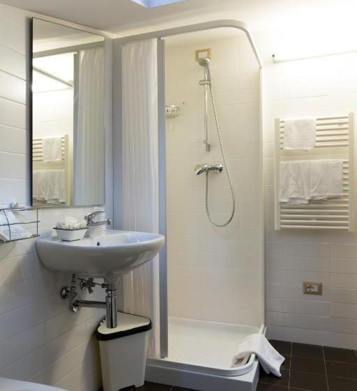 Camera Quadrupla Economy, Miramare