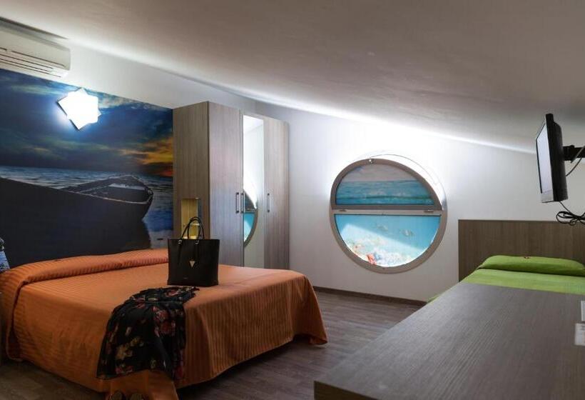 Camera Quadrupla Economy, Miramare