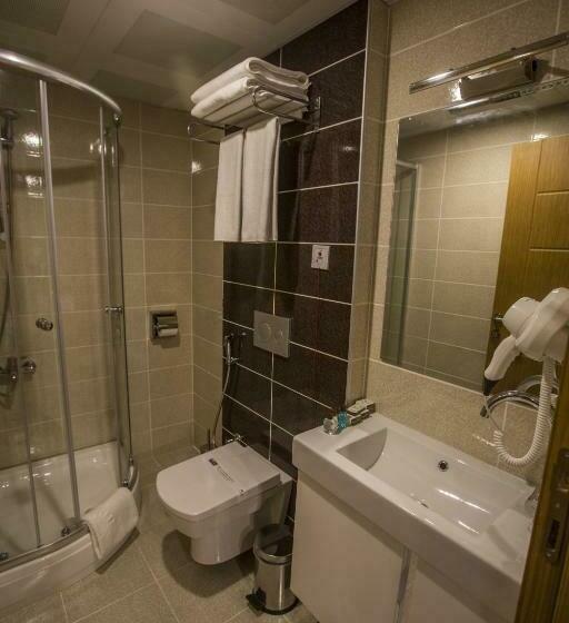 اتاق استاندارد سه نفره, Park Square