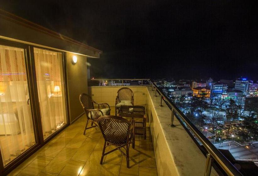 سوییت لوکس, Park Square