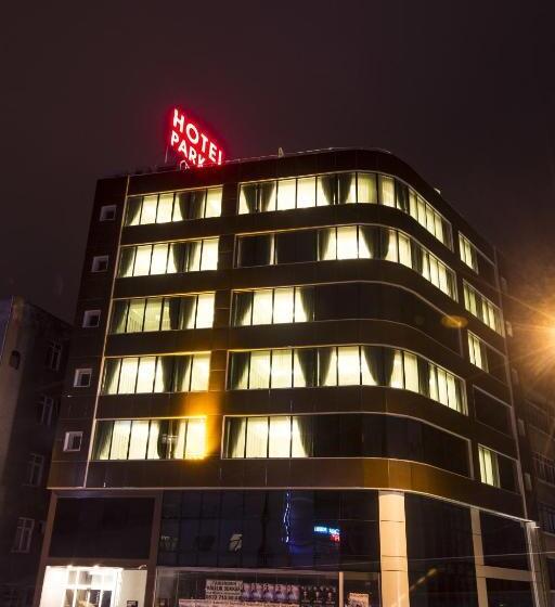 اتاق خانوادگی تودرتو, Park Square