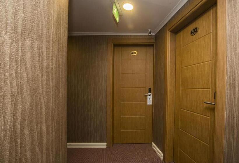 اتاق خانوادگی تودرتو, Park Square