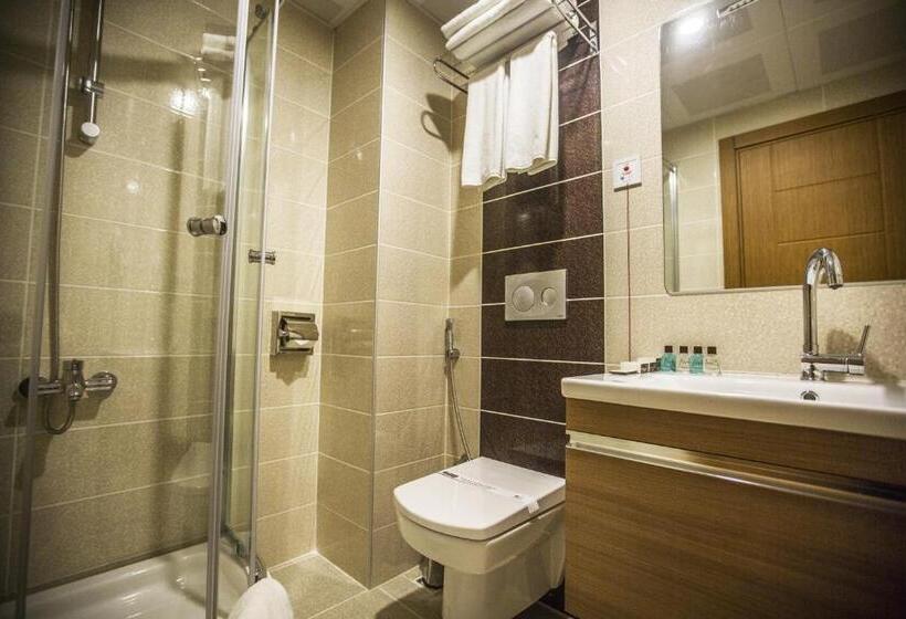 اتاق خانوادگی تودرتو, Park Square